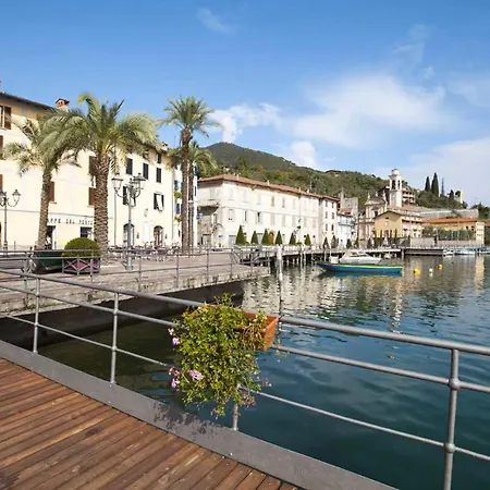 Soft Blue Mountain Iseo Hospitality Riva di Solto